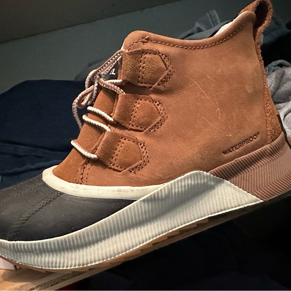 New without tags. Never worn. Waterproof